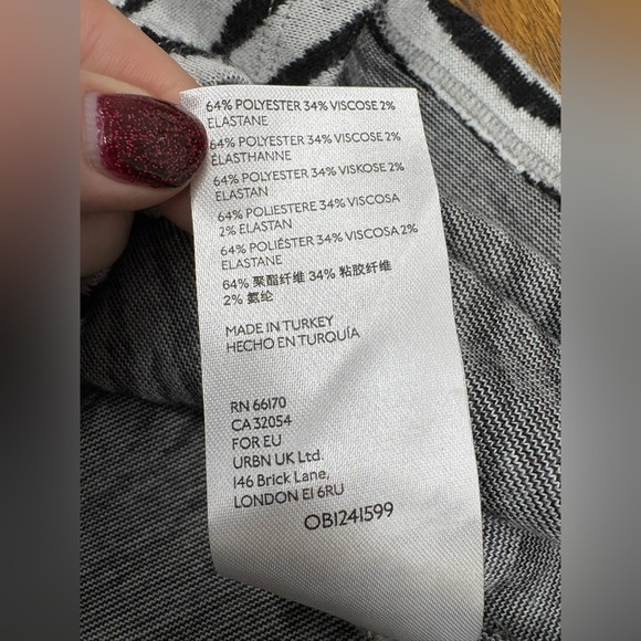 Maeve Anthropologie Top Women’s Sz M Zebra Animal Print V Neck Soft Knit Sexy - Picture 12 of 12